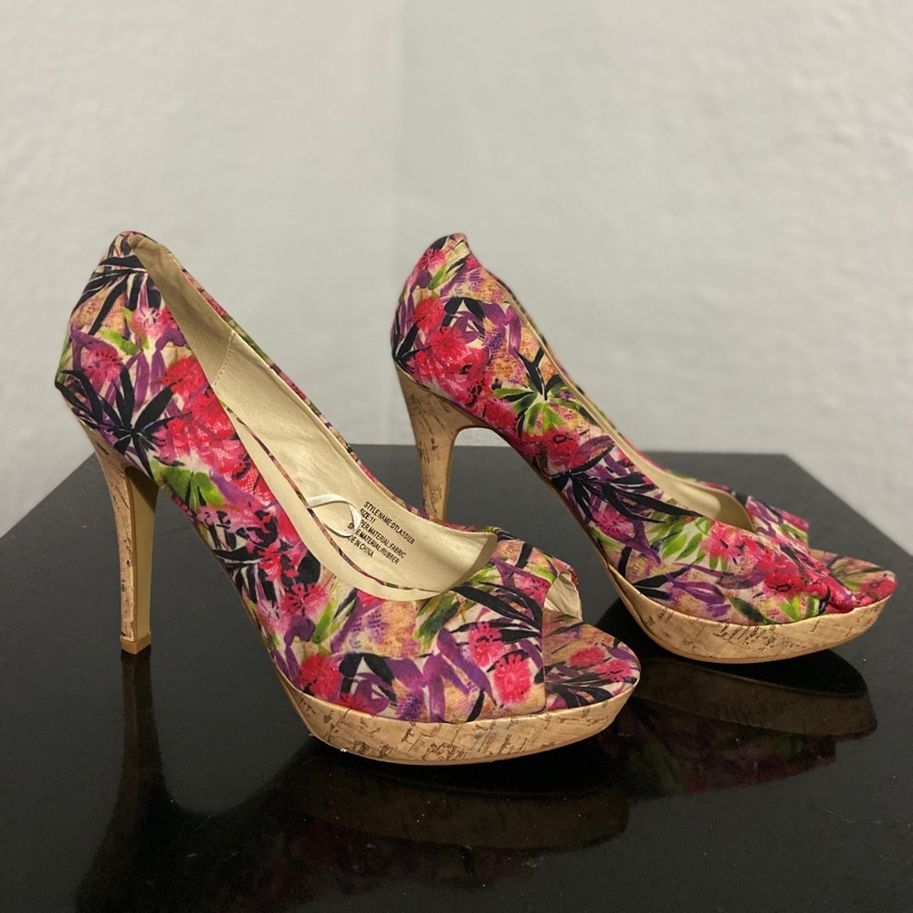Beautiful Floral, fabric peep toe pumps